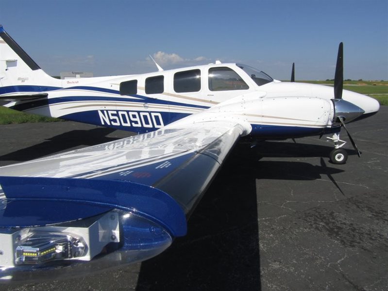 2004 Beechcraft Baron 58 Aircraft